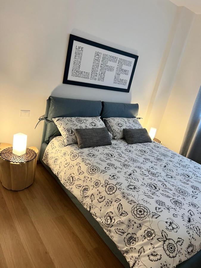 Mandi Mandi Cavour Apartment Udine Bagian luar foto