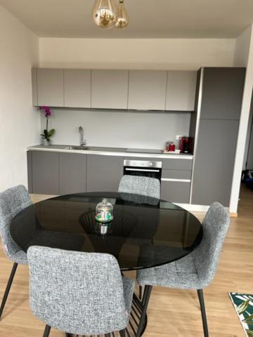 Mandi Mandi Cavour Apartment Udine Bagian luar foto
