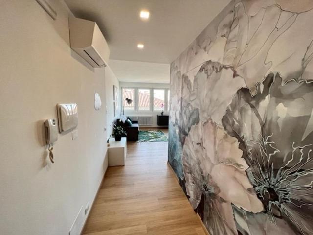 Mandi Mandi Cavour Apartment Udine Bagian luar foto